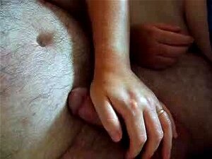 Reife Frau spielt mit dem Penis, reife Frau spielt mit dem