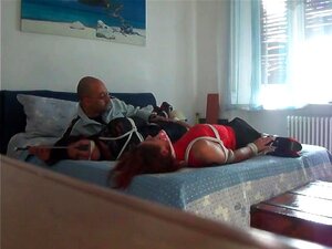 Esclaves ligotés *** sur le lit