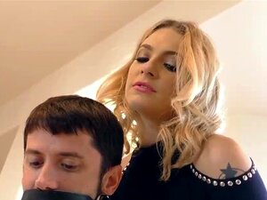 Troia femdom su cui viene spruzzato del cazzo