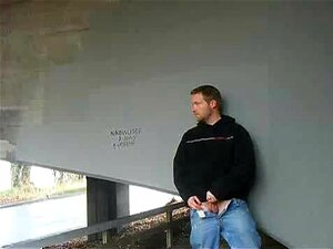 Ich masturbiere in der Nähe einer Brücke, ich liebe es, an