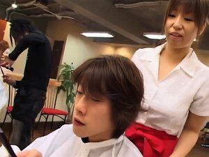 Erleben Sie die verführerische Anziehungskraft einer vollbusigen