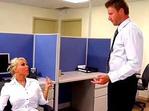 WANKZ- Holly Halston ist die ultimative MILF-Chefin. WANKZ- Levi
