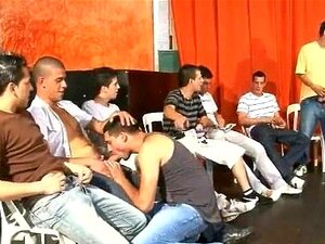 15 ragazzi gay in fila per pompini da Gaypridevault parte 2