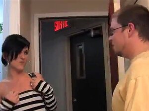 Brunette Franse schatje babe neukt in doggystyle, Hete seksclip met