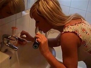 Morgens im Badezimmer,