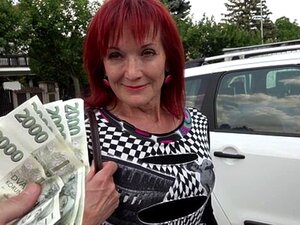 Mrs Irena liebt Geld und Schwänze