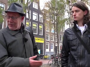 Echte reife Nutte fickt und lutscht jüngeren Typen für Geld in HD