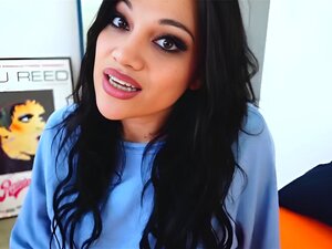 Meine vollbusige Runette-Stiefmutter kam in mein Zimmer und fing an,