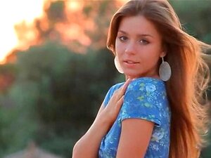 Leckere enge Schulmädchen reizt draußen