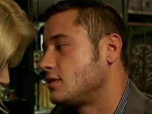 Supple Busig blondin suger fet kuk. Läcker blondin med fantastiska