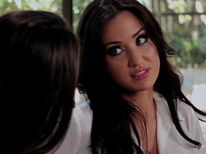 Масажа се претвара у лезбејску тројку