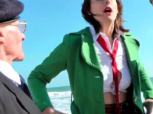 englanti kypsä jizzed suussa vanhempi trio