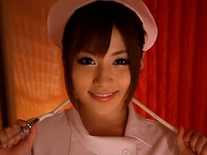 Heetste Japanse chick Cocomi Naruse in Exotische verpleegster, slipje