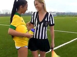 Süße Lesbe spritzt Brasilianerin