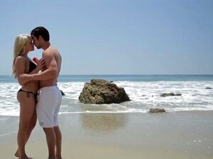 Heiße Braut Mia Malkova gibt einen süßen Blowjob und wird