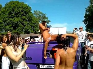 Такмичење у мокрој мајици 02
