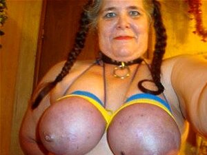 Faire une super pipe avec des seins attachés en double et très
