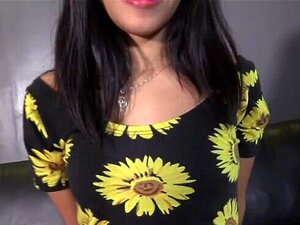 Kleine Pinay schatje bezwangerd door buitenlander