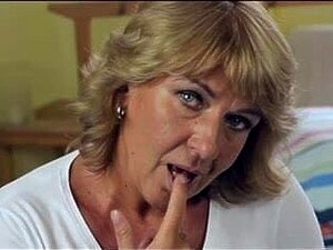 Mama Agneta Masturbation