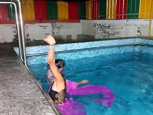 Disha bhabhi sex mit Didoo im Schwimmbad zu Hause