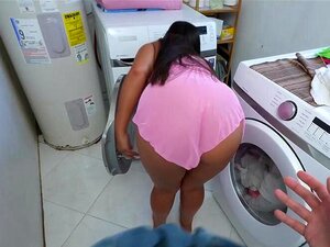 Die hartnäckige MILF-Stiefmutter Armani Dream hat ihren Stiefsohn im