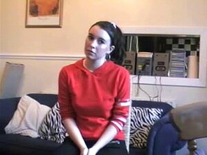 Bereite dich darauf vor, eine verführerische 18-Jährige auf ihrer