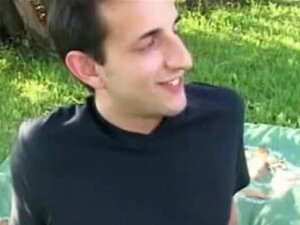 Reife ältere MILF-Killerin wird beim Picknick ordentlich durchgefickt