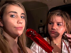 All Girl Orgy In Our Limo After The Club mit ein paar wilden,