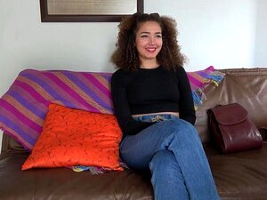 Geile Theaterprofessorin testet heiße blaue