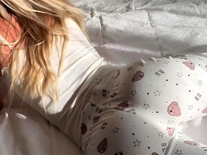 [POV] Knackarsch Stiefschwester hat schöne FETTE SCHAMLIPPEN, die