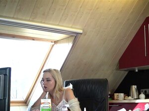 Frischer Porno Martha gibt Opa einen schlampigen Blowjob, frischer