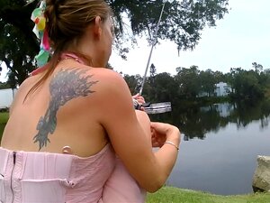 angeln ohne Höschen upskirt pt.2