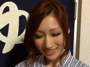 Mooie busty Julia zuigt pik deel3