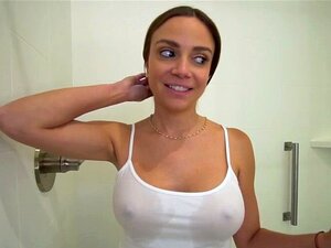 Meine Latina-Stiefmutter kann ihren Arsch wie eine Profi-Tänzerin