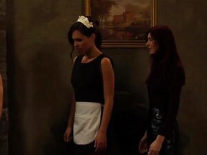 DOA 2: Dienstmädchen und Herrin reiben ihre Sklavenmuschi