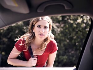 Naive kleine Titten-Süße fand perverse Typen mit großem Schwanz.