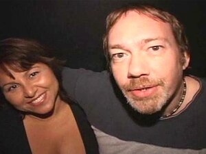 Große Arsch Titten Latina Ehefrau Gang gefickt im Pornotheater!