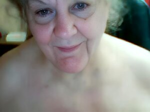 sexy alte Dame vor der kamera