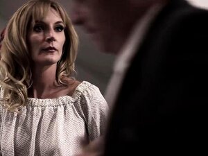 Krankzinnige stiefmoeder sprong in een trio seks met een stiefzoon