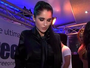 Fantastiska porrstjärnan Stacy Silver i en kåt brunett,