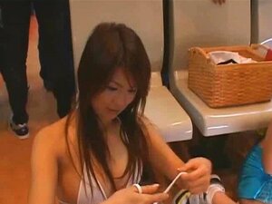 Aasian poikaset menettää vaatteensa