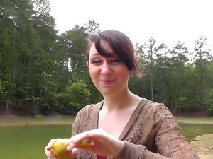 Cheyenne in einer Amateur-Sexszene, gefilmt im Freien