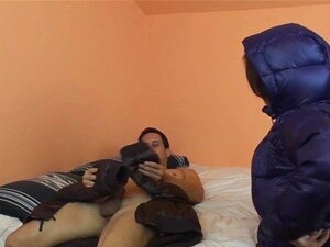 Die vollbusige MILF Charlee Chase bekommt eine pralle Jacke zum Ficken