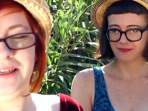 Australische Lesbe im Freien. Australische Lesbe-Amateurin im Freien