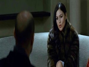 Monica Bellucci - Wie viele Dienstmädchen hast du?