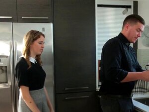 Unschuldige Amateur-Süße wird gangbangt und bekommt eine