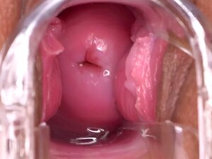 Ungewöhnliche tschechische Nymphomanin öffnet ihre enge Muschi für