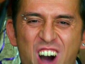 Förlora dig själv i ett hettrikigt möte med två oförkrossliga