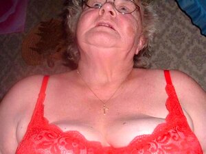 ILoveGrannY Sammlung alter Oma-Bilder