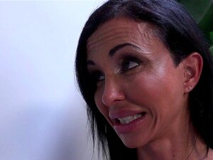 Stiefmutter Jewels Jade wird von einem BBC gefickt. Stiefmutter Jewels